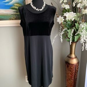 Dressing Clio Black Sleeveless Dress size Medium